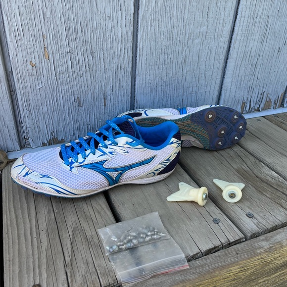 Women’s Mizuno track and field cleats. Size 8.5 - Picture 2 of 3
